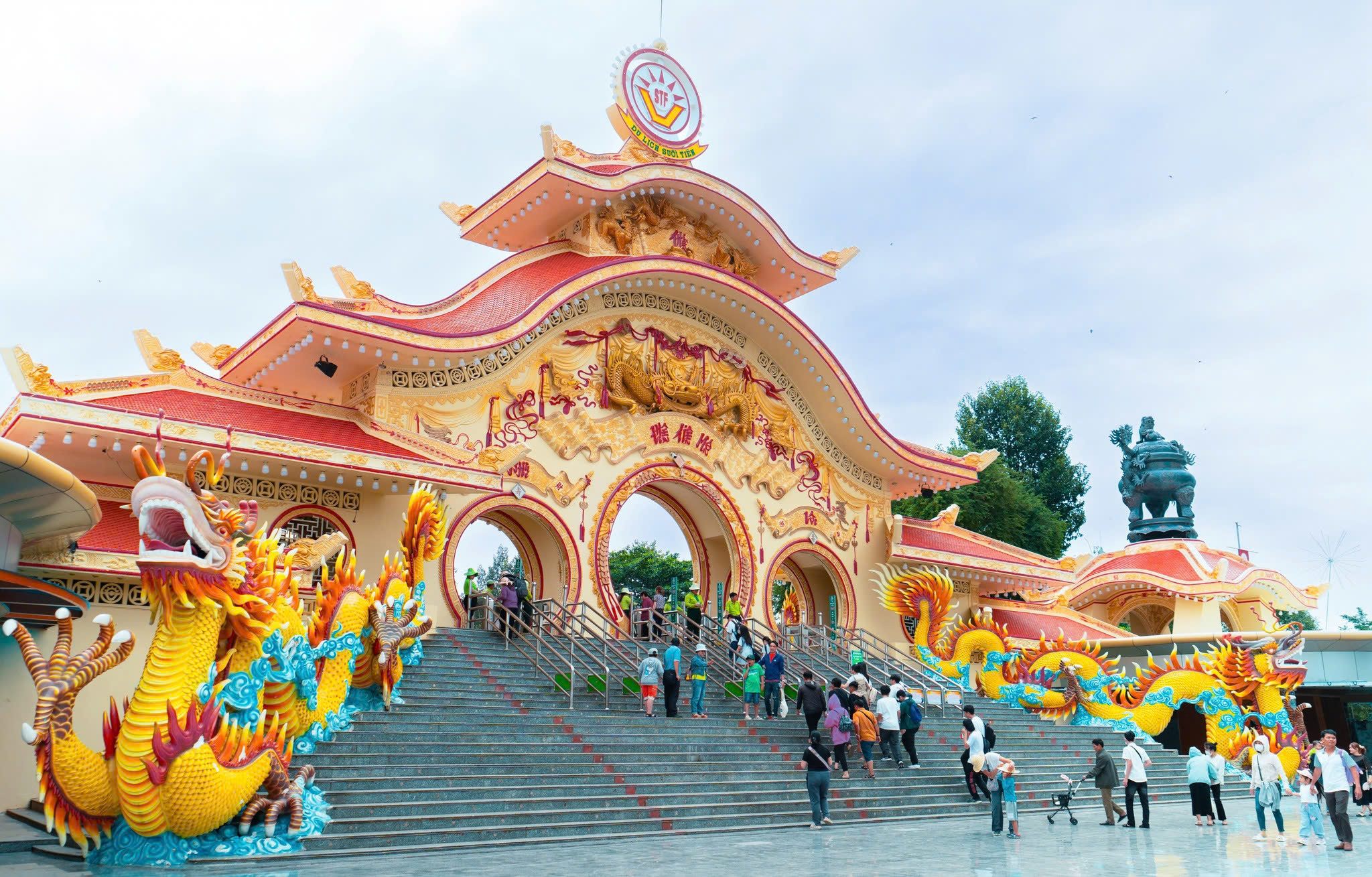 Cong vien van hoa suoi tien[1]